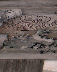 朝日村古渡路の薬師神社拝殿彫刻
