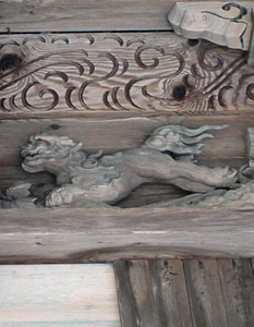 朝日村古渡路の薬師神社拝殿彫刻