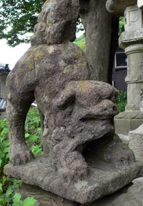 尼瀬岩舩社狛犬（左）