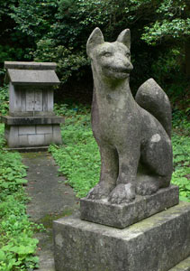 出雲崎町尼瀬の稲荷神社狐像