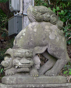 出雲崎町尼瀬の諏訪神社狛犬（右）