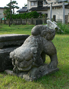 柏崎市松波の諏訪神社狛犬
