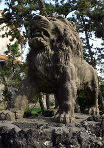 柏崎市松波の諏訪神社ライオン像