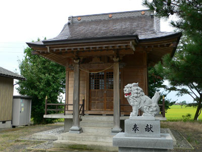 新鼻の開潟神社社殿