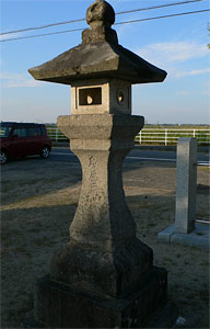 潟岡神社境内灯籠