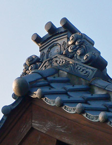北区大月の八幡社社殿屋根