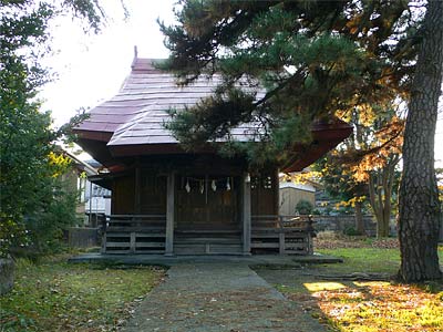 城北町の稲荷神社社殿