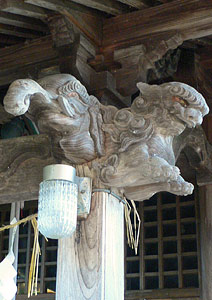 城北町の稲荷神社拝殿向拝の木鼻