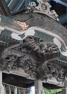 与板町都野神社本殿の細部