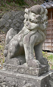 佐渡市見立の八幡神社狛犬（吽像）