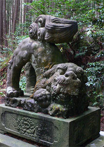 石瀬神社狛犬（吽像）