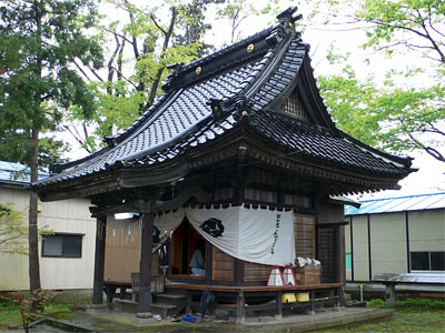 与板の諏訪神社社殿