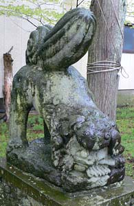 与板の諏訪神社狛犬（阿像）