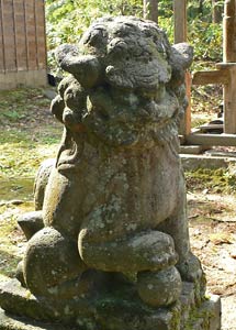 寺泊高内の白山社狛犬（吽像）