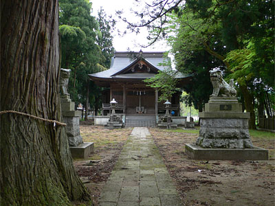 塚野山八幡神社拝殿正面