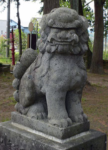 越路町千谷沢の小坂神社狛犬（吽像）