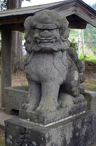 越路町千谷沢の小坂神社狛犬（阿像）