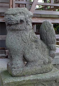 弥彦村境江の神明宮狛犬（阿像）