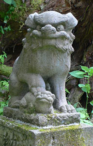 長岡市木山沢の諏訪神社狛犬（吽像）