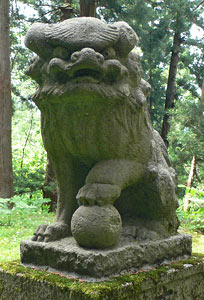 長岡市木山沢の諏訪神社狛犬（阿像）