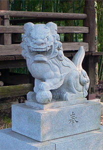 北黒川の八幡神社社殿狛犬（阿像）