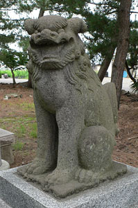 七穂の諏訪神社狛犬（阿像）