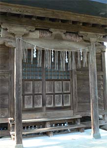 菅刈の熊野神社社殿（向拝部分）
