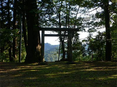 菅刈の熊野神社境内