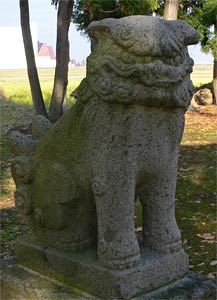 三島町瓜生の諏訪神社狛犬（吽像）