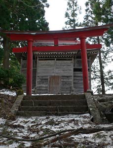 半蔵金田代の八幡神社の鳥居と社殿