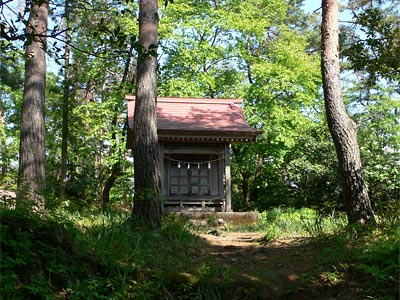 石井神社の社殿（正面）