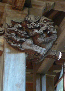 寺泊京ケ入の諏訪神社社殿木鼻（右）