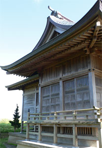 寺泊中曽根の諏訪神社社殿側面