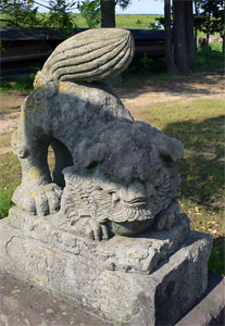 寺泊中曽根の諏訪神社狛犬（吽像）