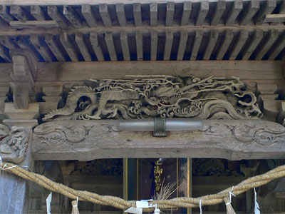 長岡市寺泊年友の諏訪神社拝殿向拝部分の装飾