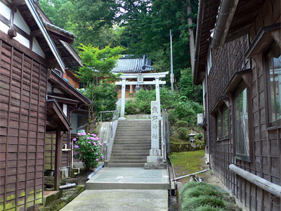 寺泊木島の熊野神社参道入り口