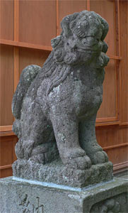 寺泊木島の熊野神社狛犬（吽像）