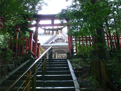 西奈彌羽黒神社社殿前鳥居