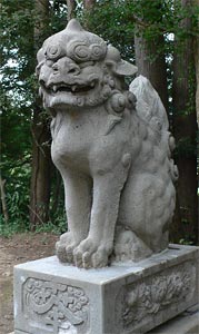 刈羽村大塚の白山神社狛犬（阿像）