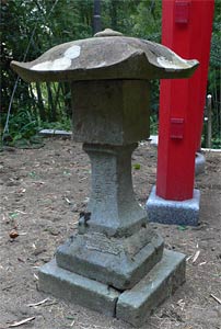 刈羽村西元寺の諏訪神社石灯籠