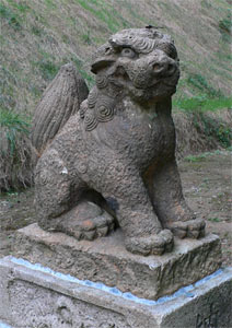 刈羽村十日市の白山神社狛犬（吽像）