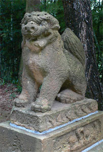 刈羽村十日市の白山神社狛犬（阿像）