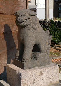 小千谷市日吉の山王神社狛犬（阿像）