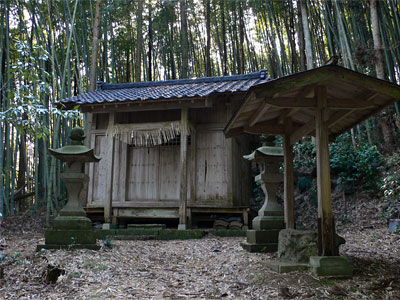 寺泊当新田の八幡神社社殿