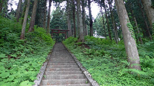 関川村鮖谷の瀧神社参道