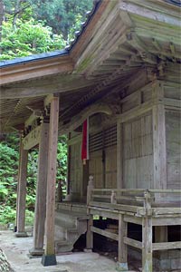関川村鮖谷の滝神社拝殿