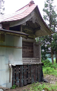 関川村安角の山神社本殿