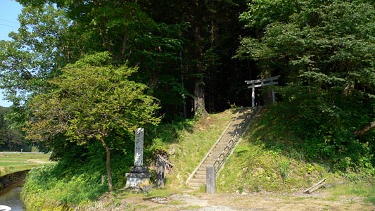 和島村阿弥陀瀬の白山神社参道入り口
