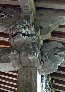 茎太の熊野神社拝殿向拝木鼻（左）