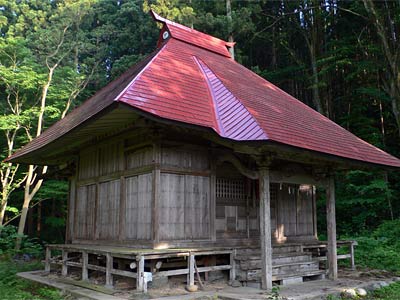 村上市石住の白山神社社殿